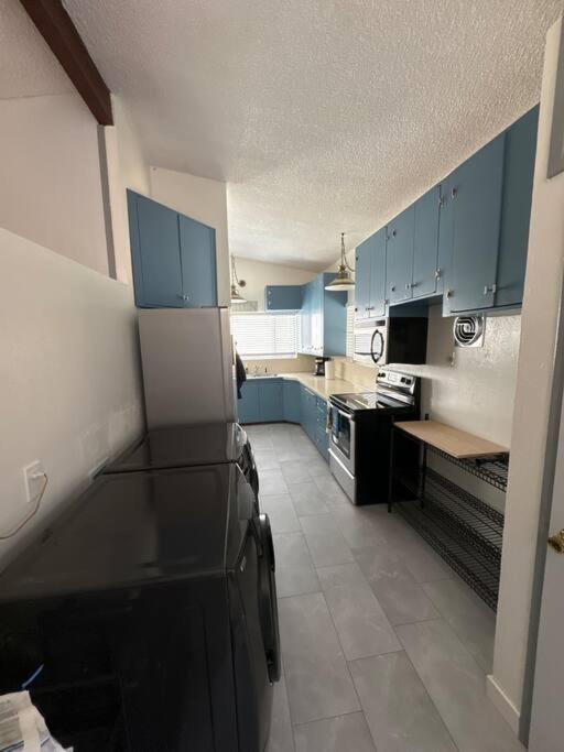Entire 3 Bds 2 Bats Apartment *
