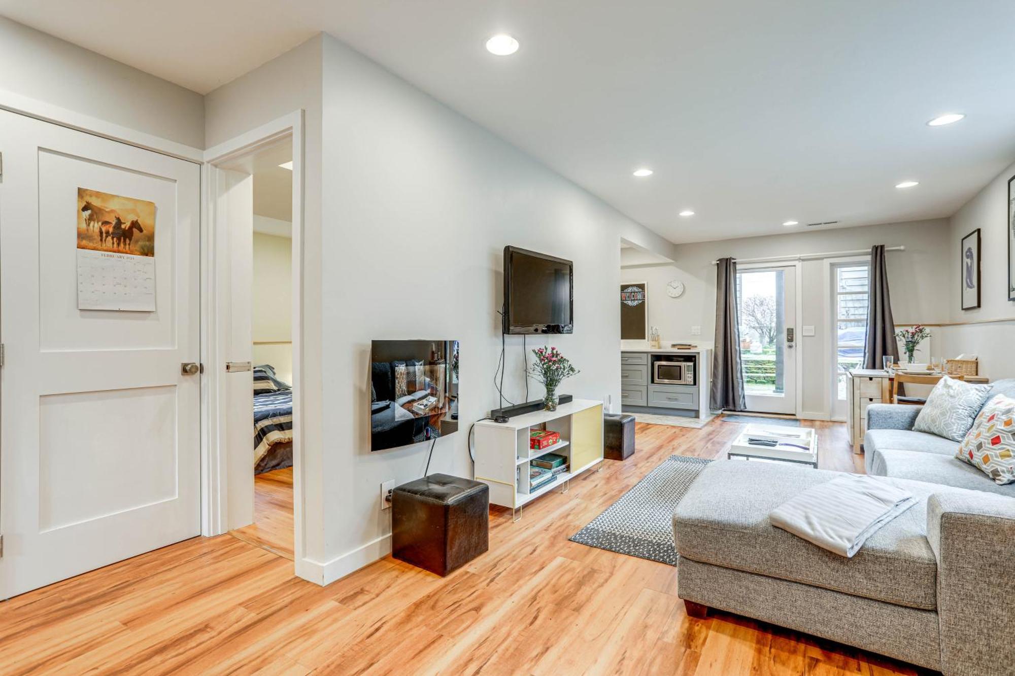Modern Near Lake! Apartment