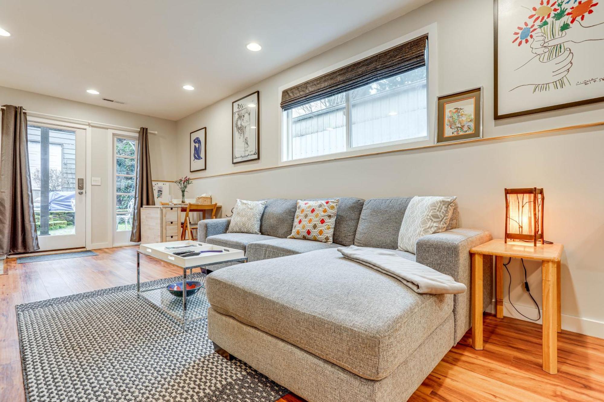 Modern Near Lake! Apartment