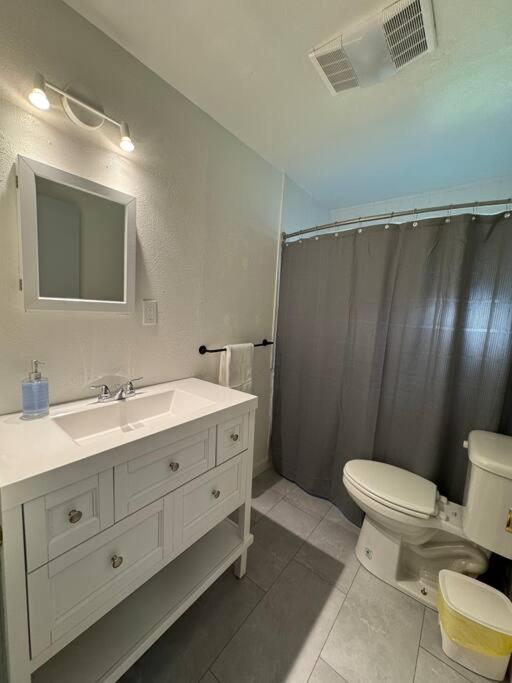 Entire 3 Bds 2 Bats Apartment *