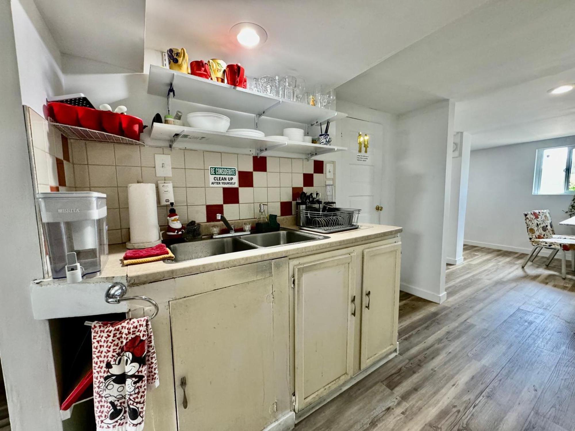 Homestay Private With Two Twin Beds Air Conditioning And Shared Bathrooms Located Near Seatac Airport And Downtown Seattle
