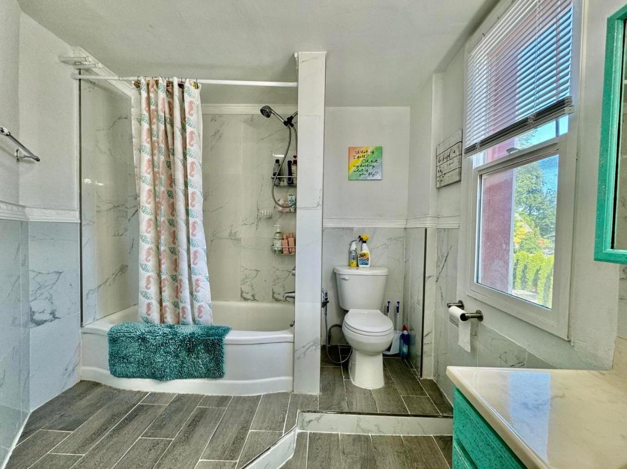 Private Tiny On The 1st Floor With Shared Bathroom Near Airport And Downtown Seattte Homestay *