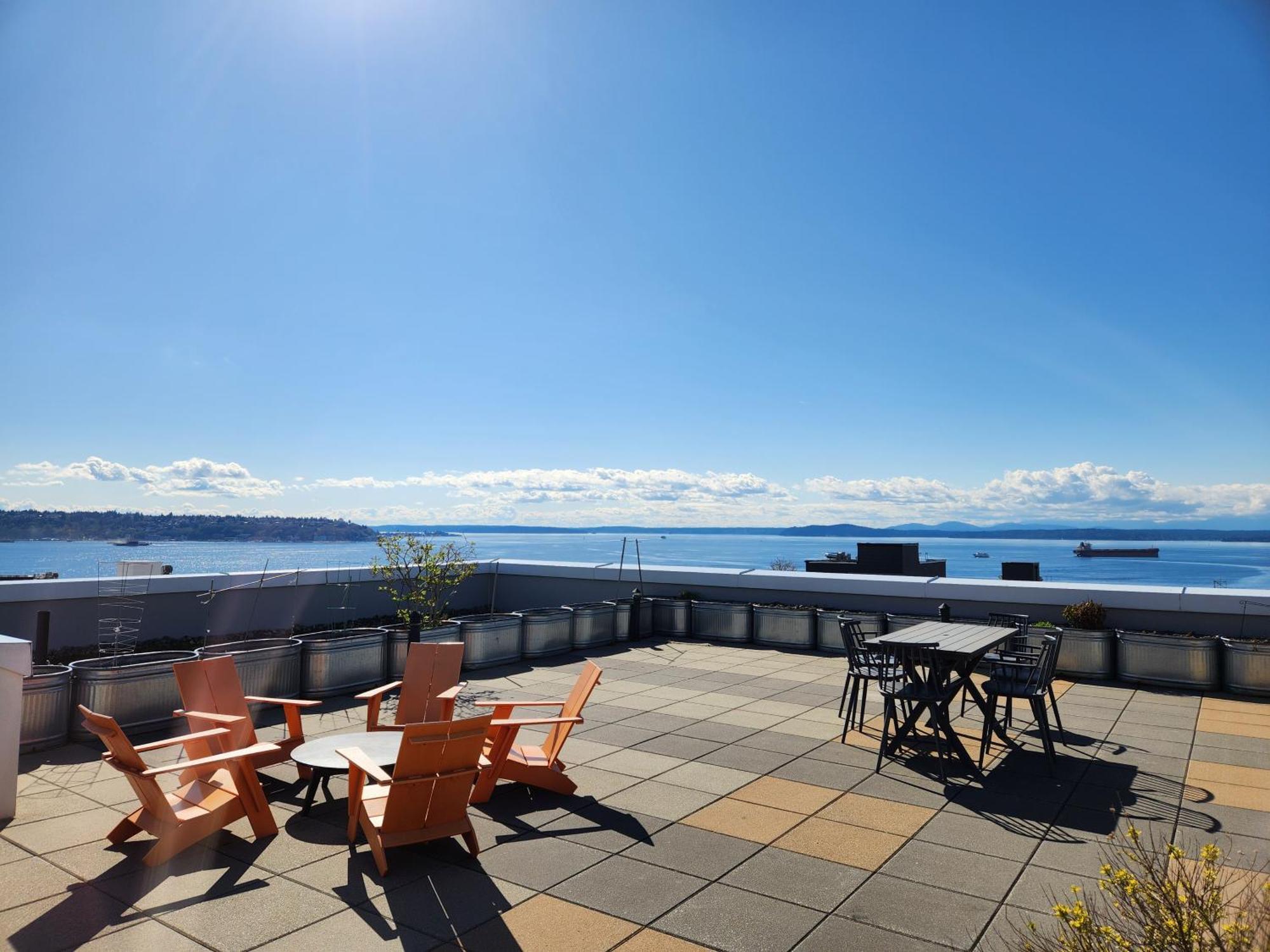 Apartment Queen Anne Abode - 1 Block From Cpa! - Free Parking! *