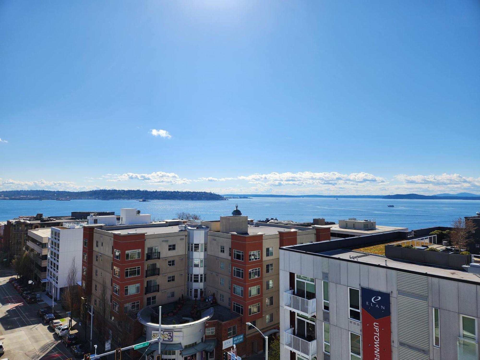 Apartment Queen Anne Abode - 1 Block From Cpa! - Free Parking! Seattle