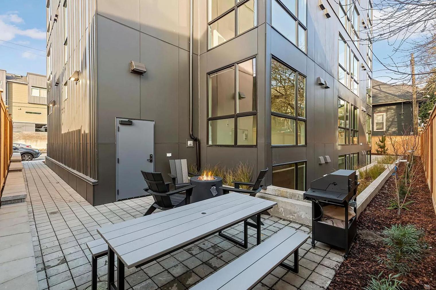 Apartment Blueground Capitol Hill Gym Elev Courtyard Sea-761 *