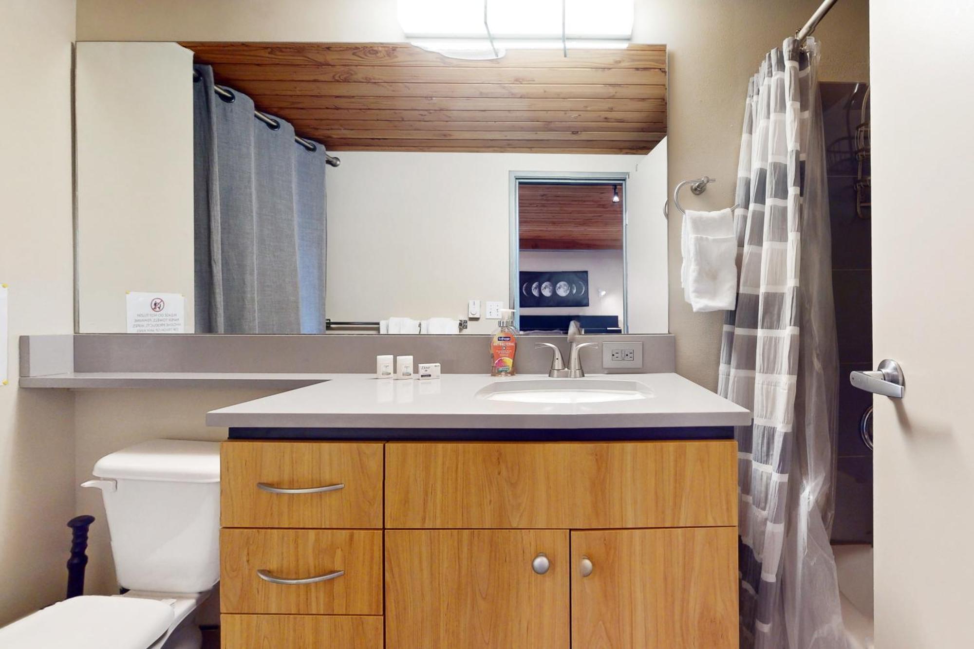 19th Avenue Lofts Unit 213 Hotel