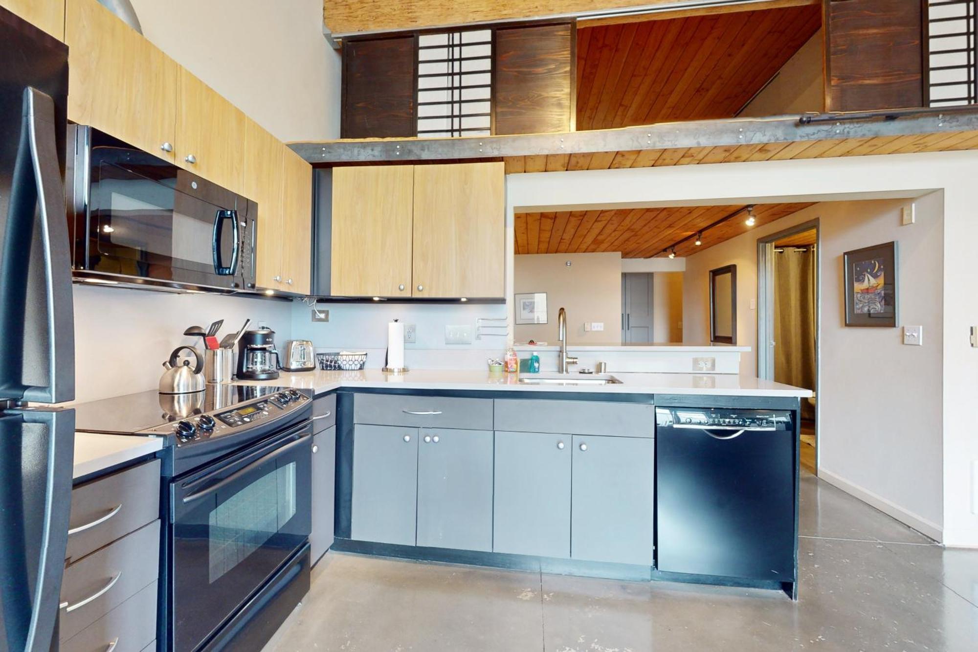 19th Avenue Lofts Unit 213 Hotel *