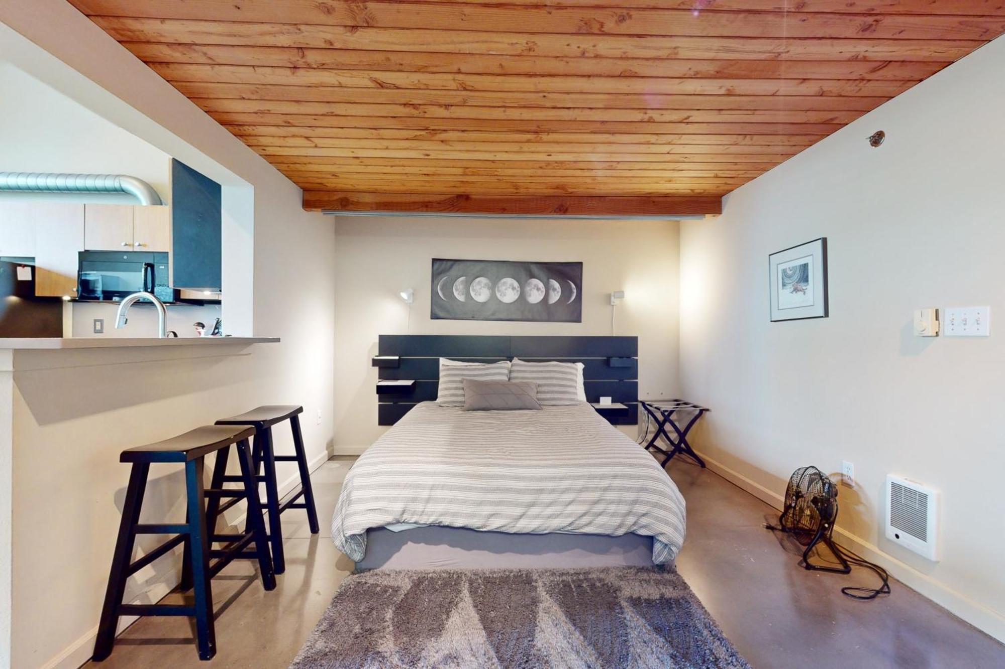 19th Avenue Lofts Unit 213 Hotel *