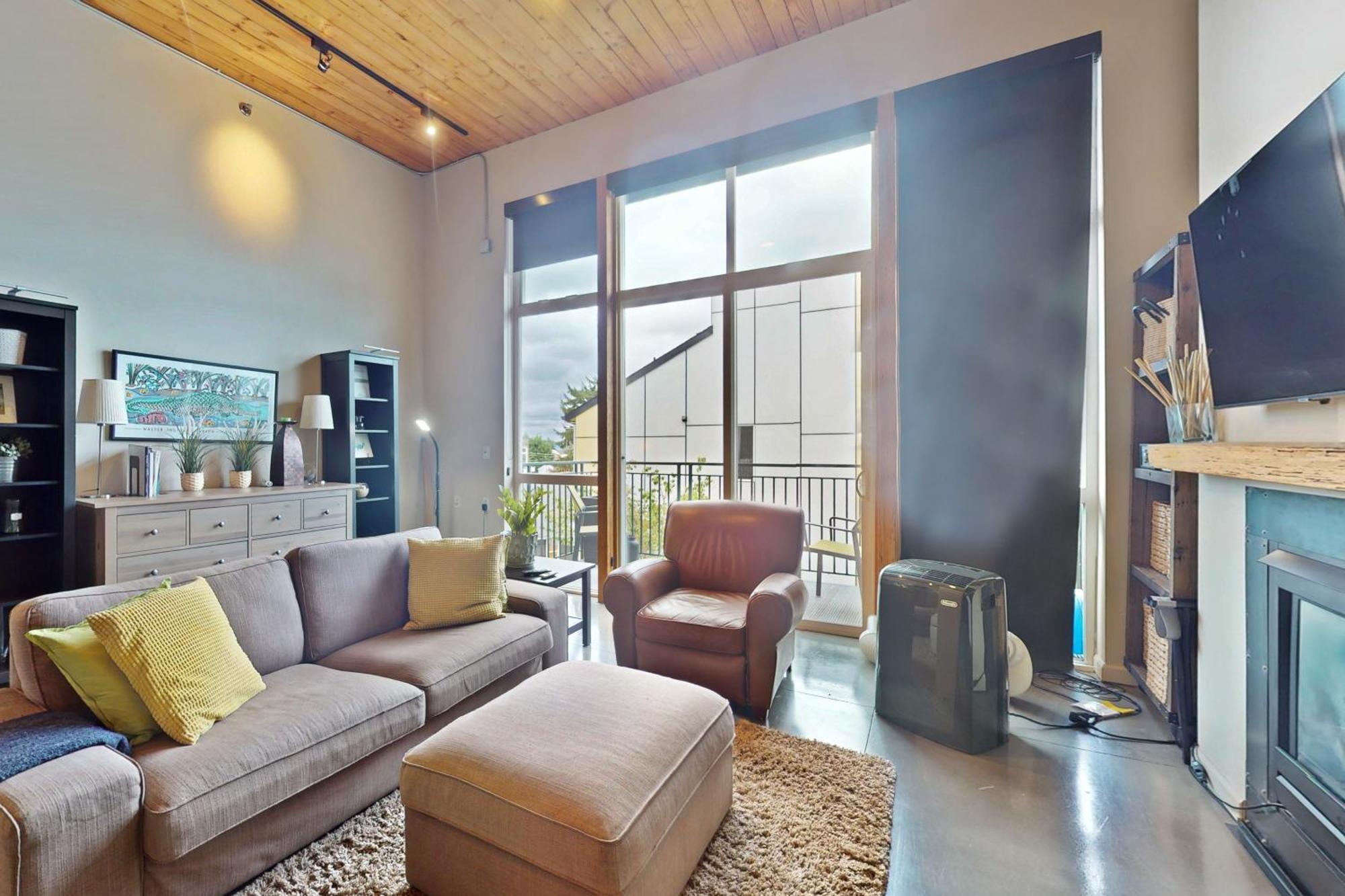 19th Avenue Lofts Unit 213 *