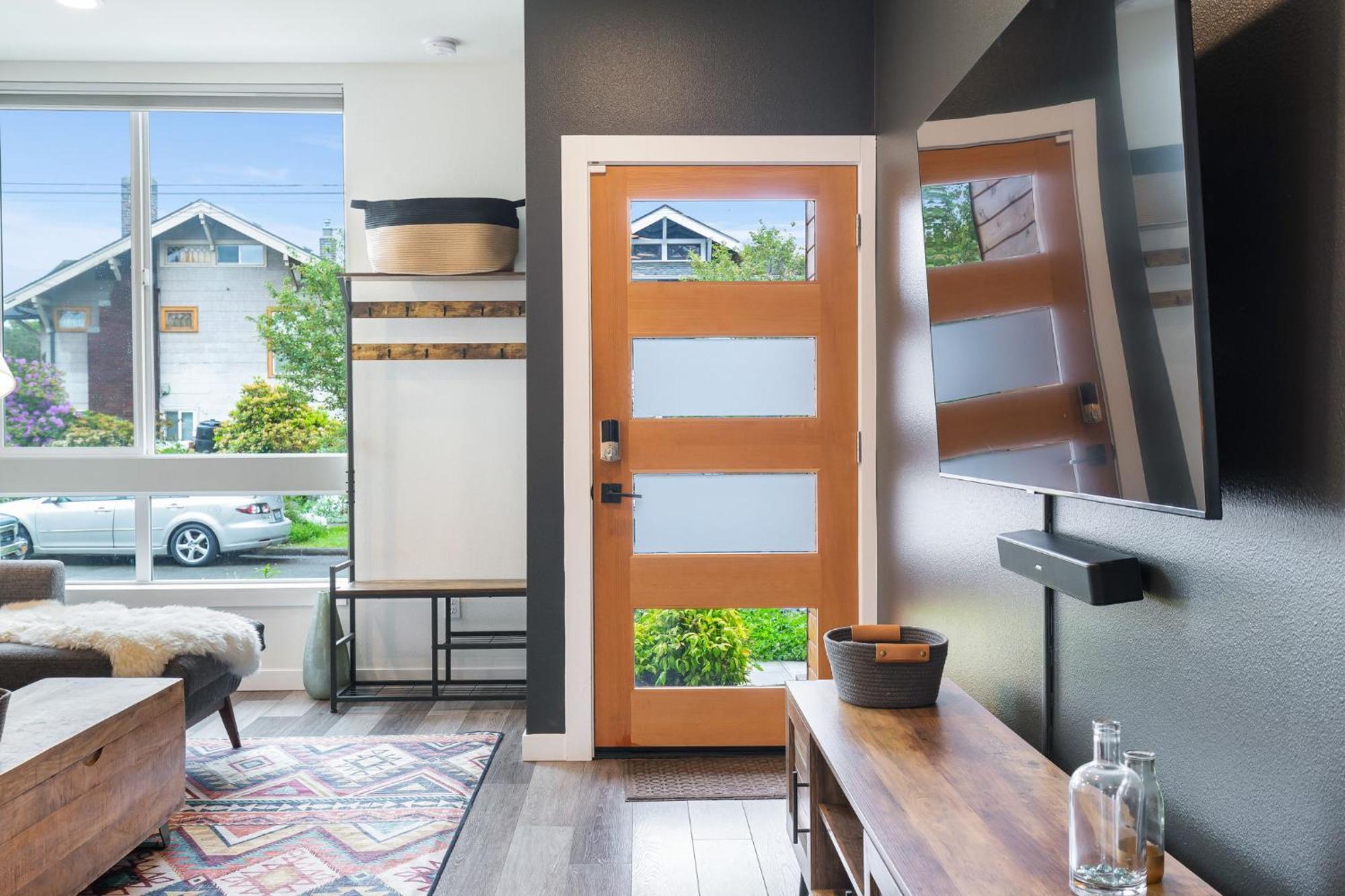 Stylish Townhouse Near Attractions