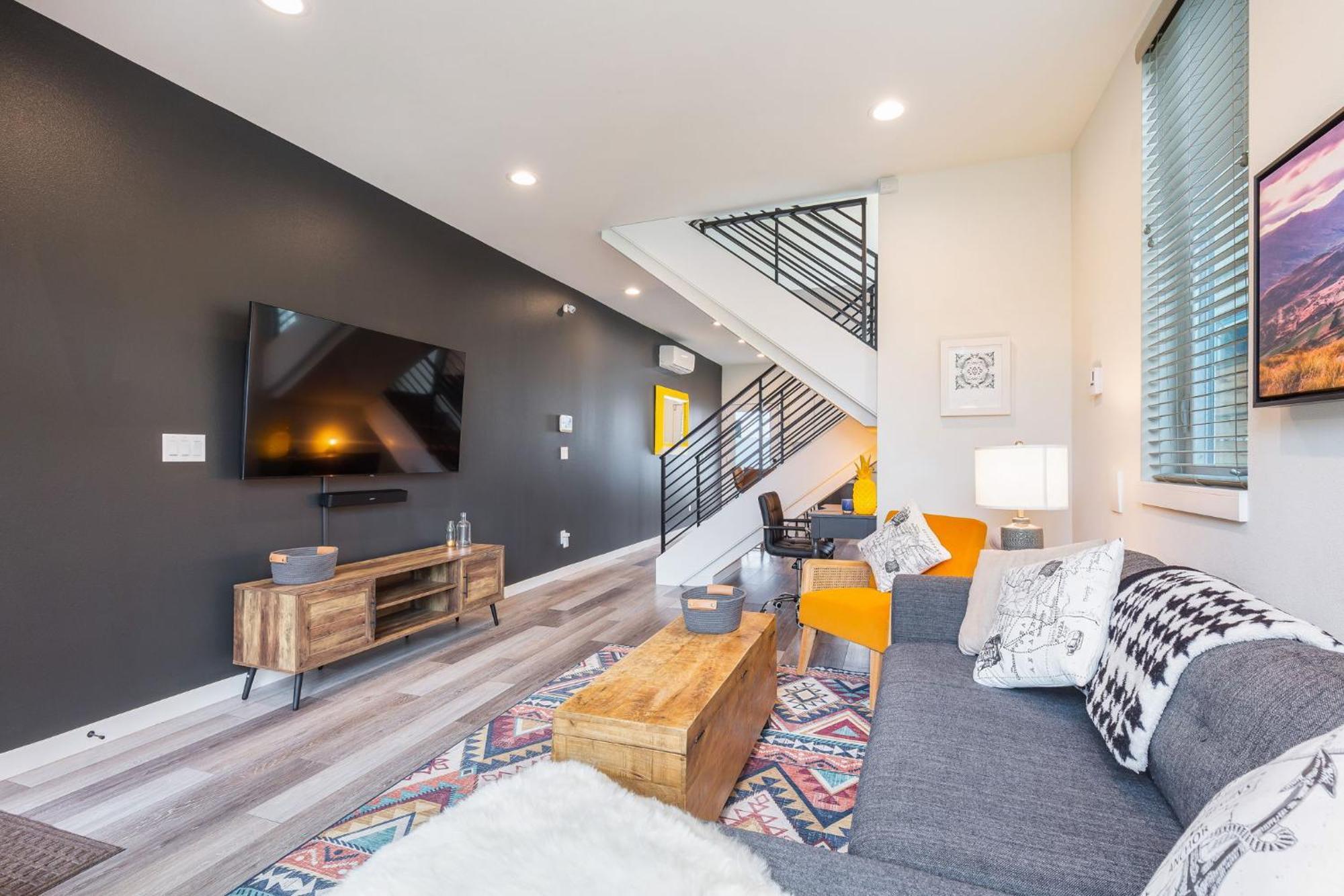 Holiday home Stylish Townhouse Near Attractions *
