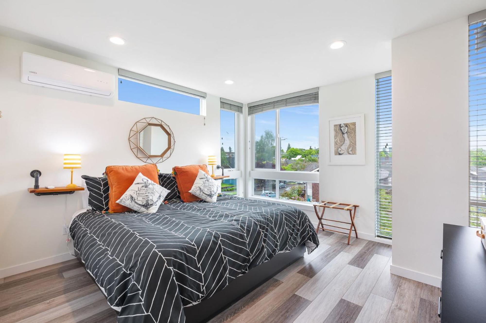 Stylish Townhouse Near Attractions Seattle