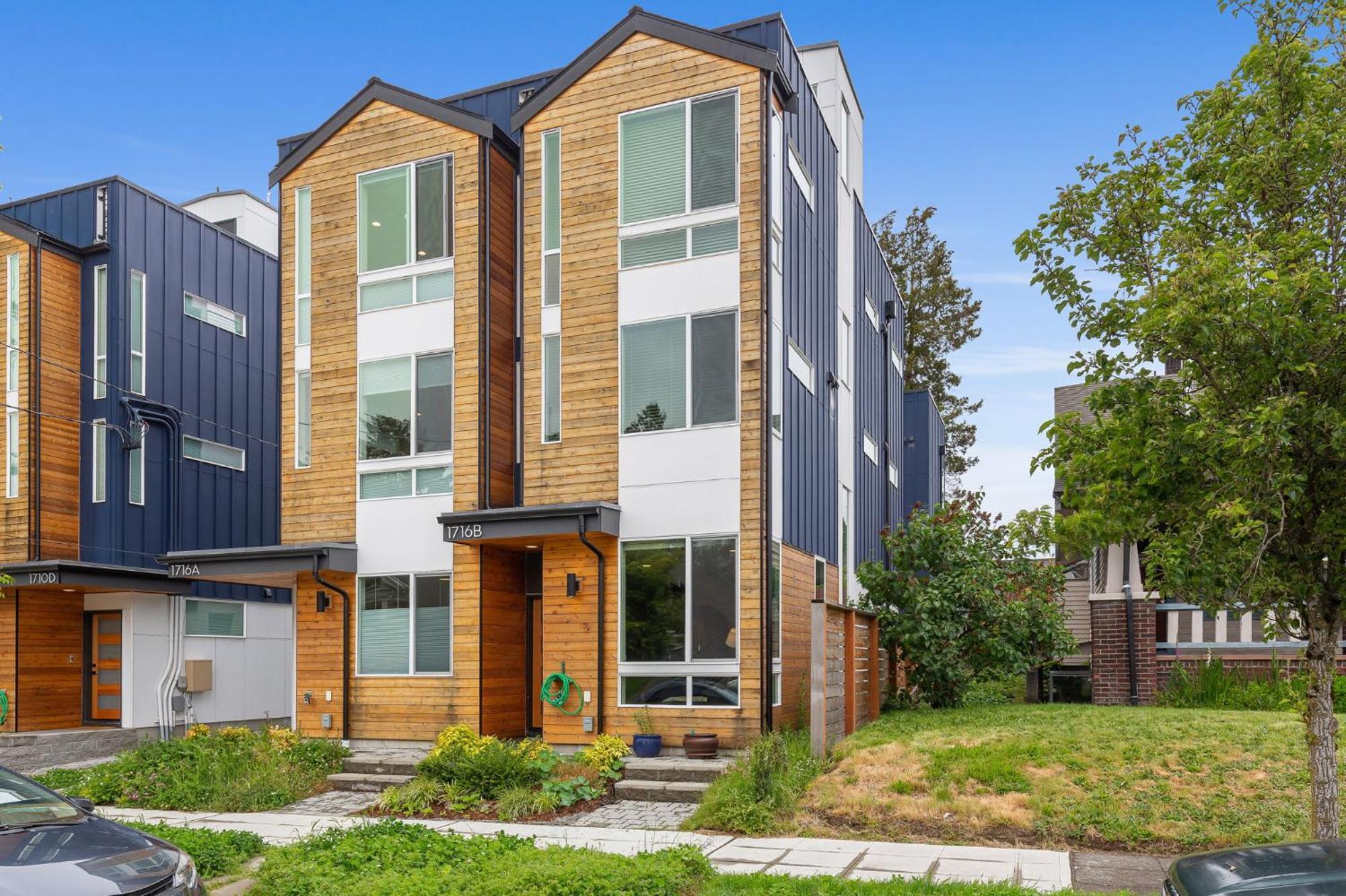Stylish Townhouse Near Attractions *