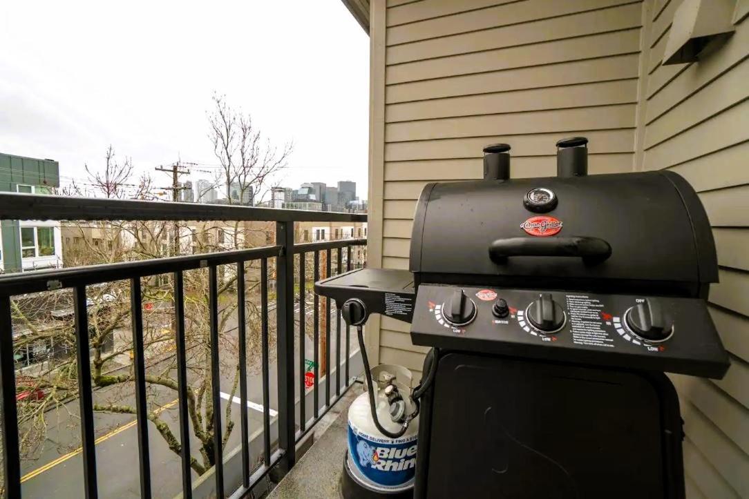 Apartment Free Parking - Views - Near Attractions *