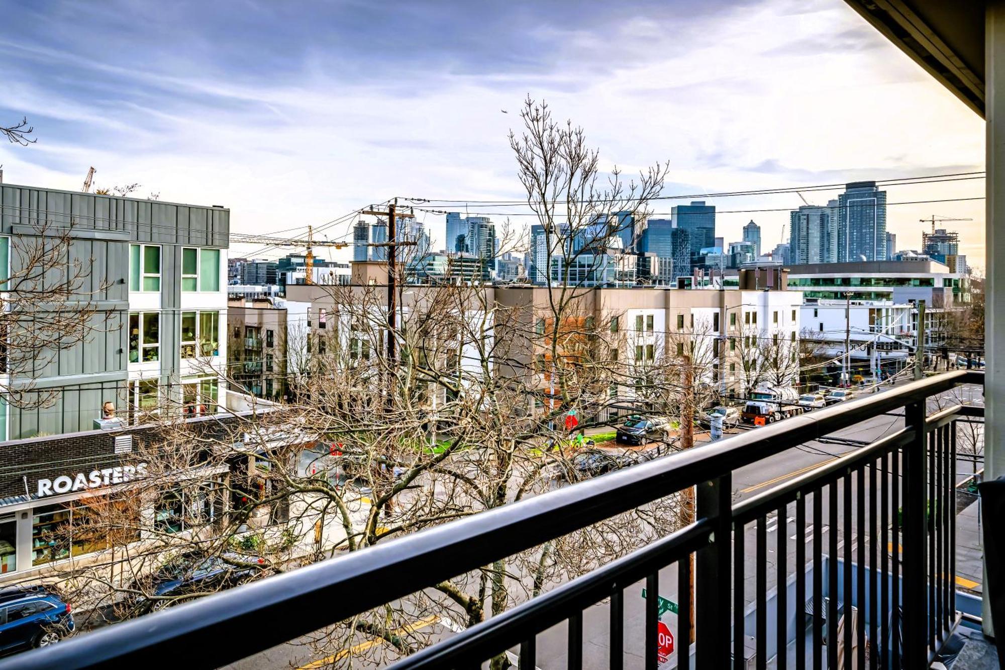 Free Parking - Views - Near Attractions Seattle