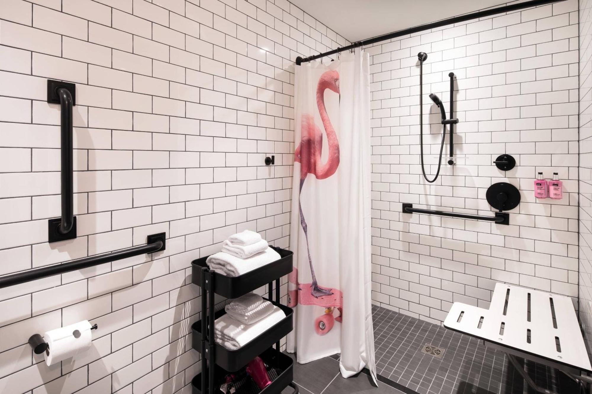 Moxy Downtown 4*
