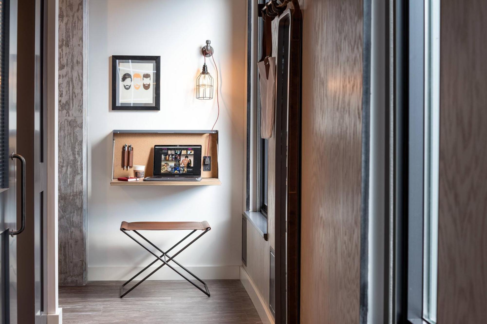 Moxy Downtown Hotel 4*