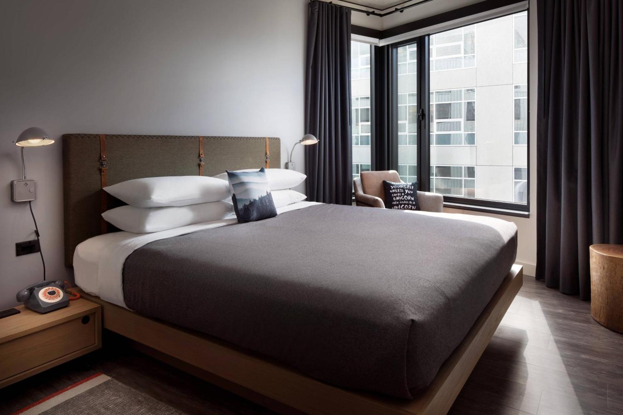 Hotel Moxy Downtown 4*