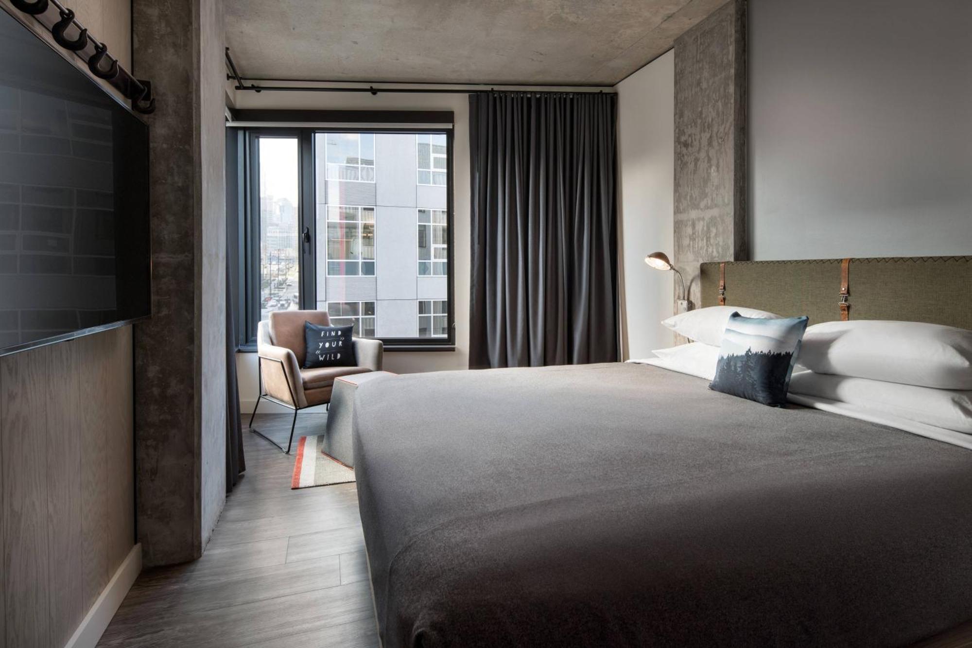 Moxy Downtown 4*