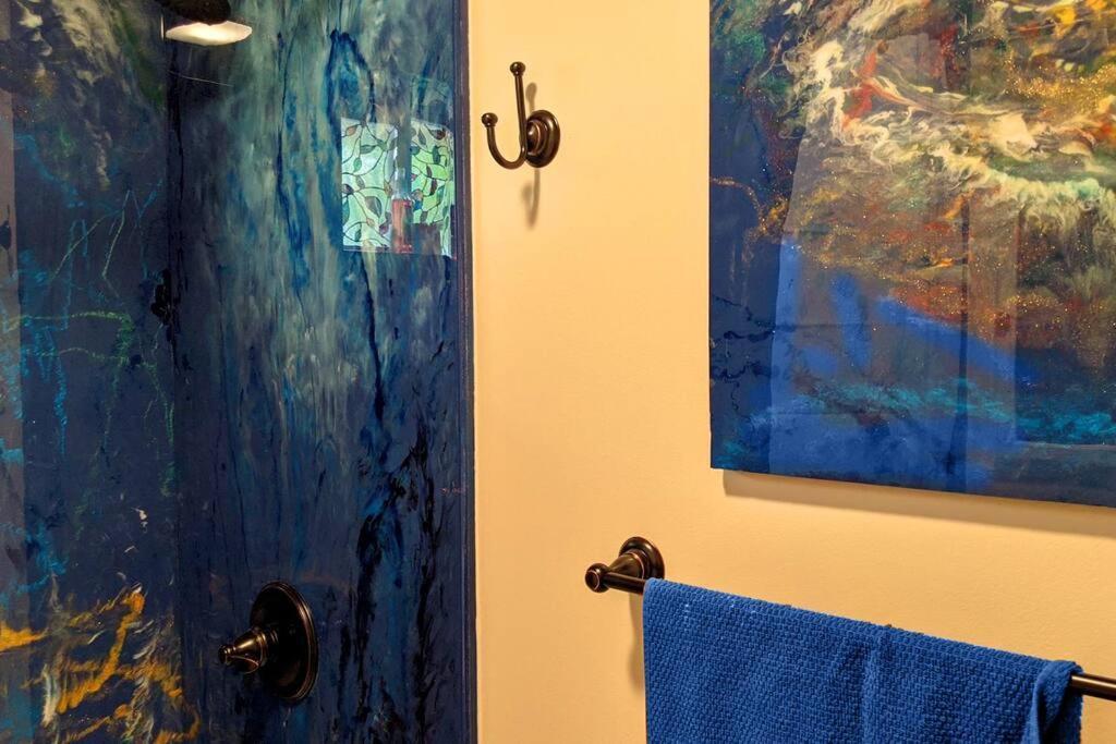 The Gogh - A Cozy, Creative Retreat * Seattle