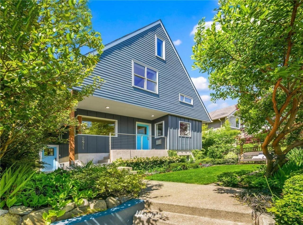 4br 4ba The Gardens At Queen Anne * Seattle