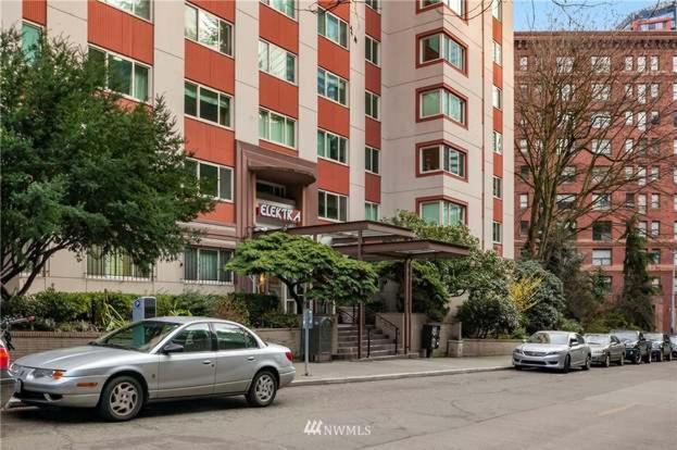 Vibrant Downtown, King Bed, Work Desk & Kitchen Holiday home Seattle