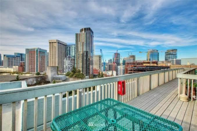 Holiday home Vibrant Downtown, King Bed, Work Desk & Kitchen *