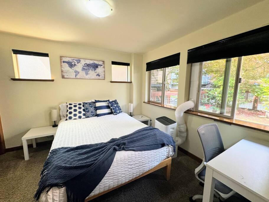 Townhouse West Abode! Seattle