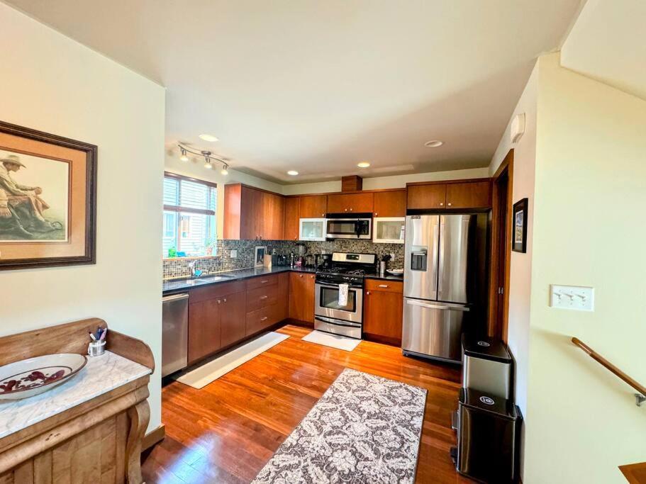 Townhouse West Abode! Seattle