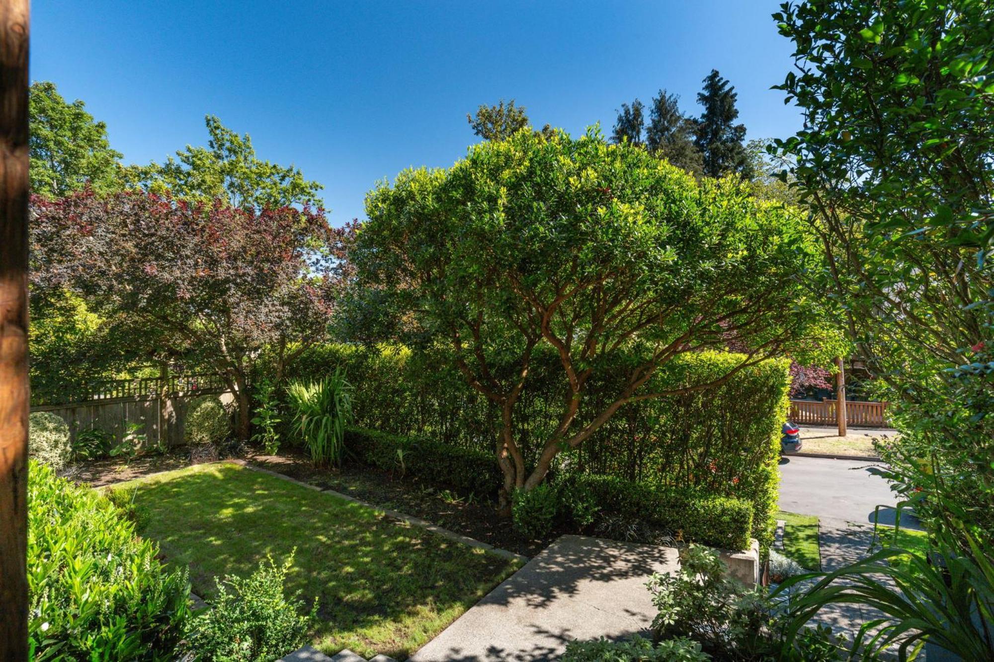 4br 4ba The Gardens At Queen Anne Seattle