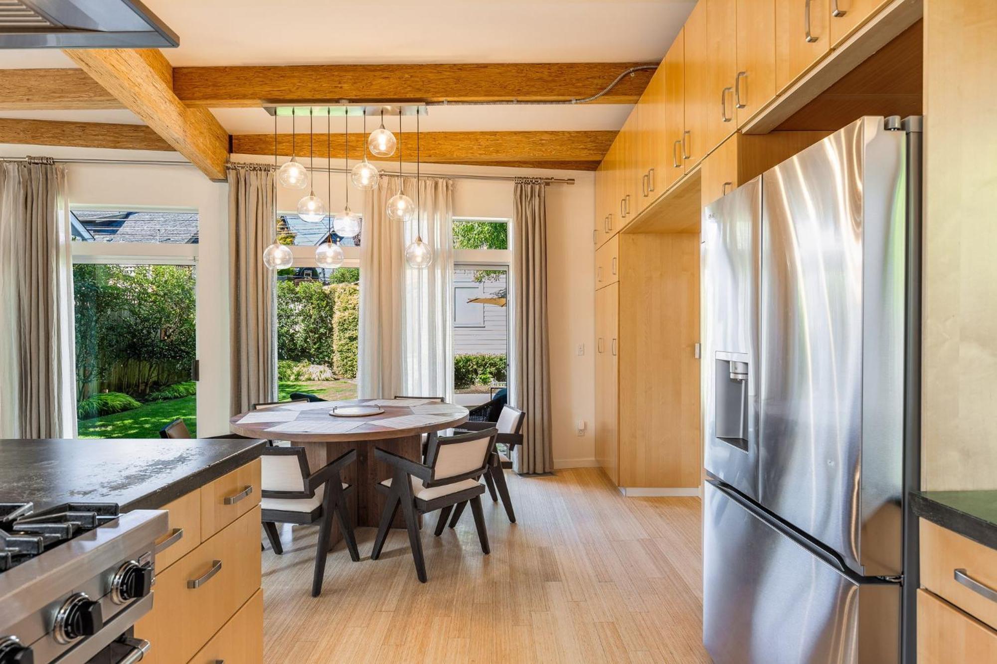 4br 4ba The Gardens At Queen Anne * Seattle