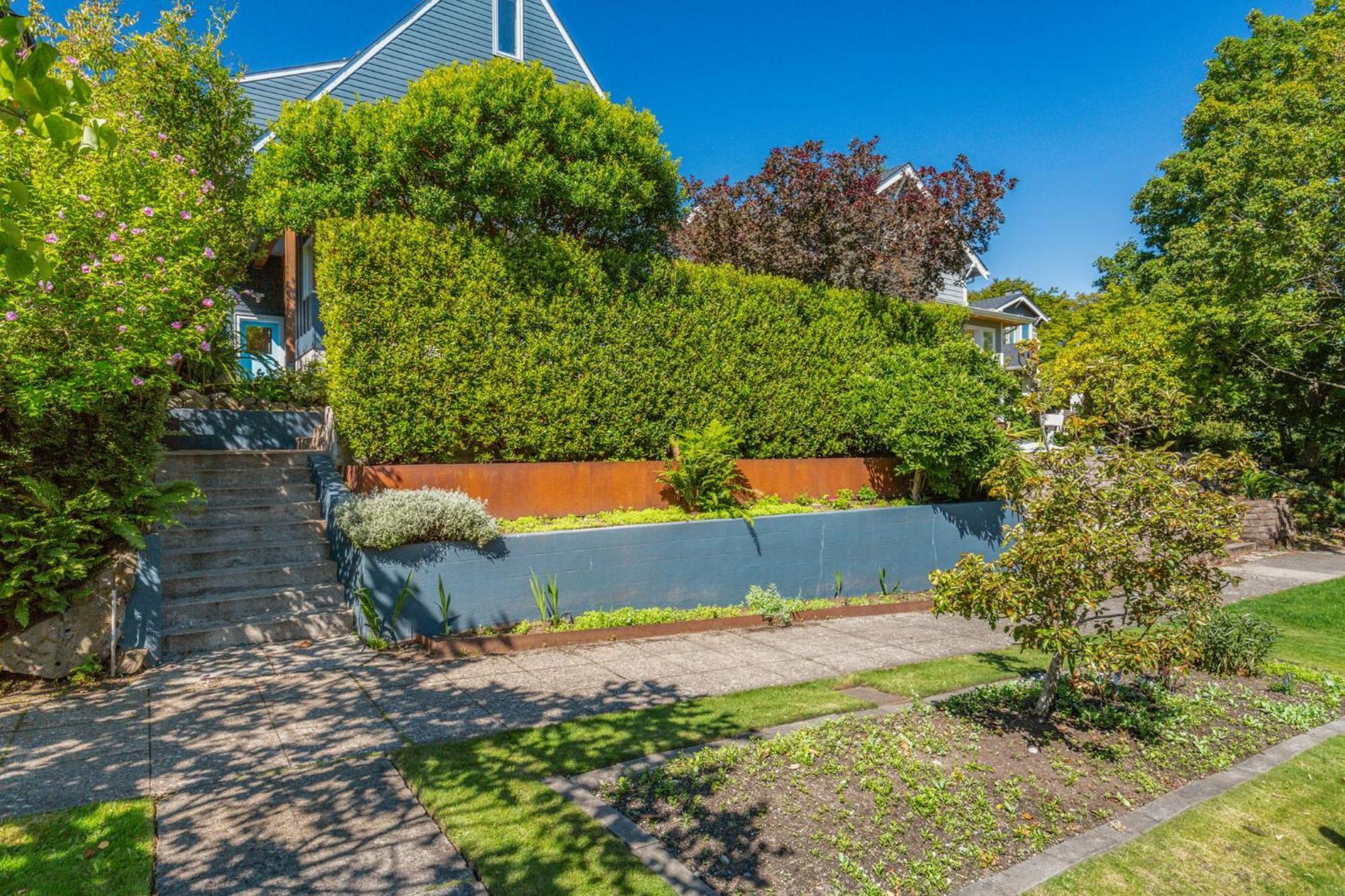 4br 4ba The Gardens At Queen Anne * Seattle