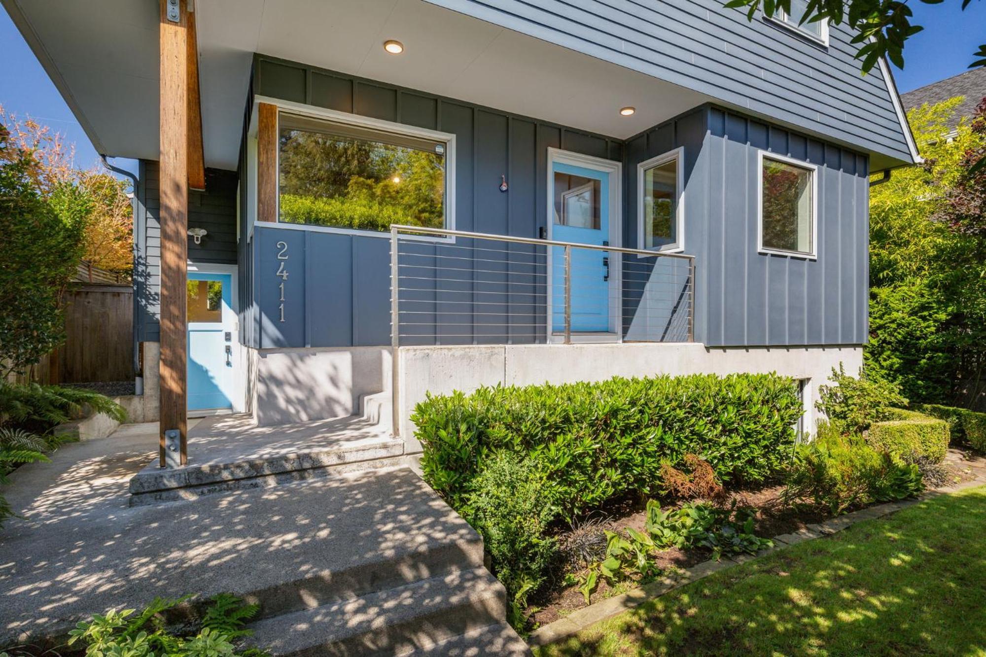 4br 4ba The Gardens At Queen Anne * Seattle