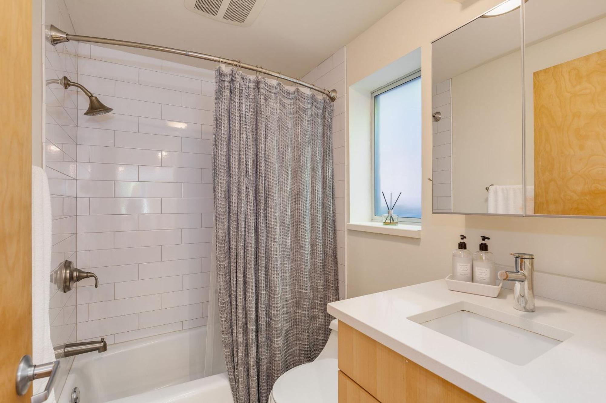 4br 4ba The Gardens At Queen Anne Holiday home *