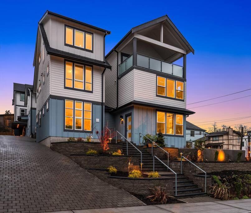 New House In Peaceful And Trendy District * Seattle