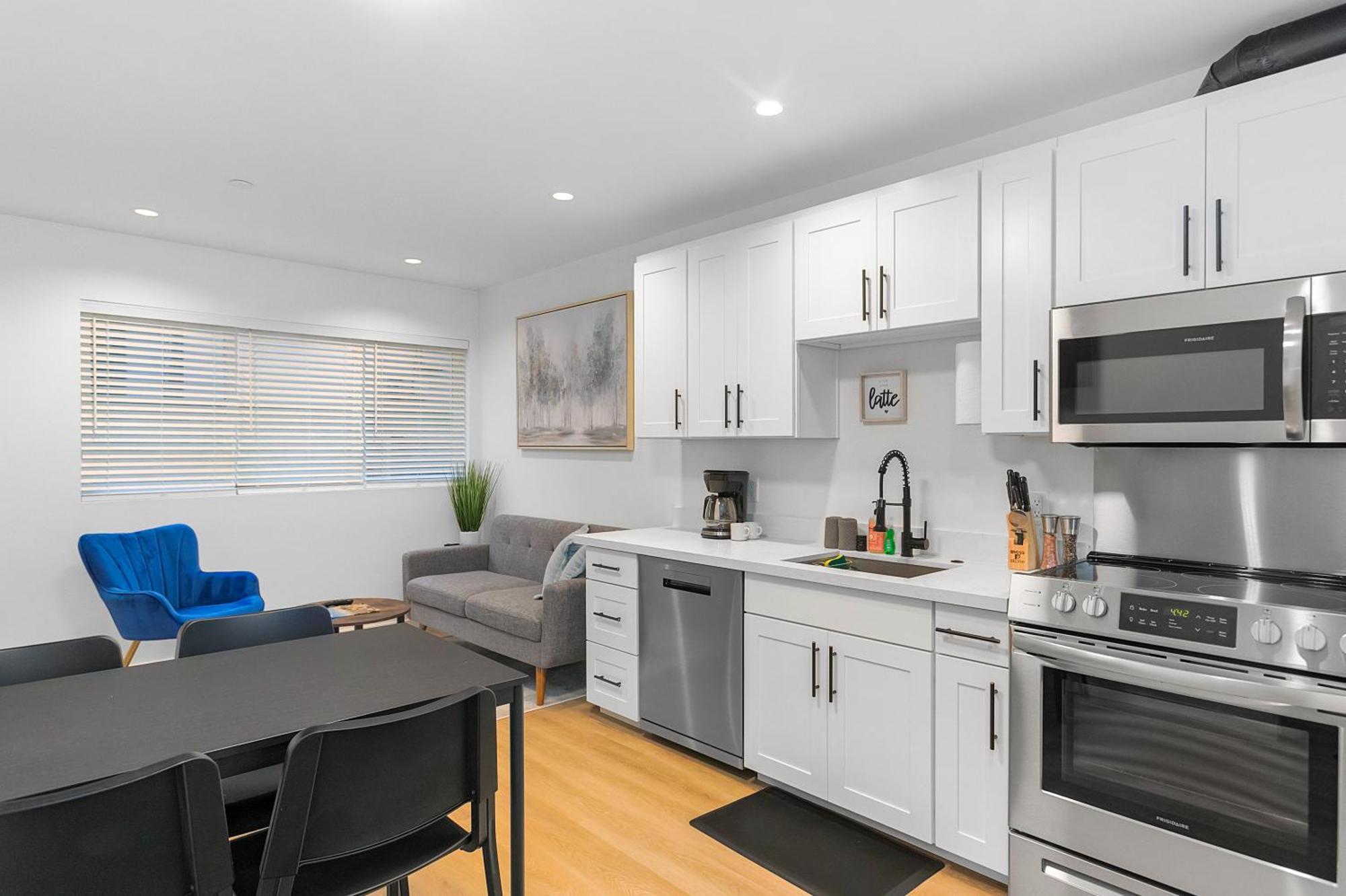 The Cloudbreak Townhome - 88 Walkscore!