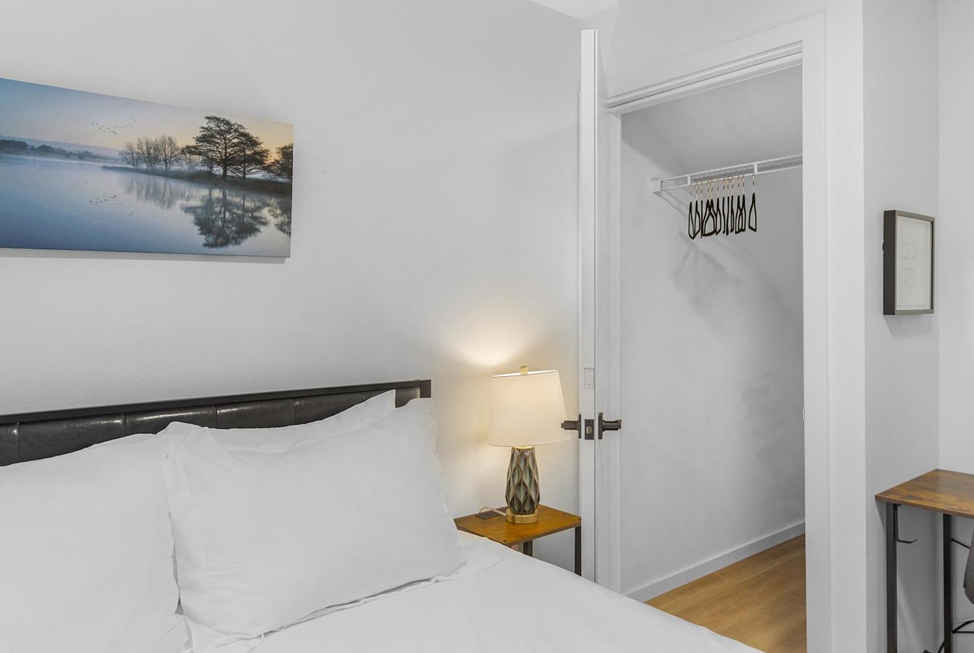 The Cloudbreak Townhome - 88 Walkscore! *