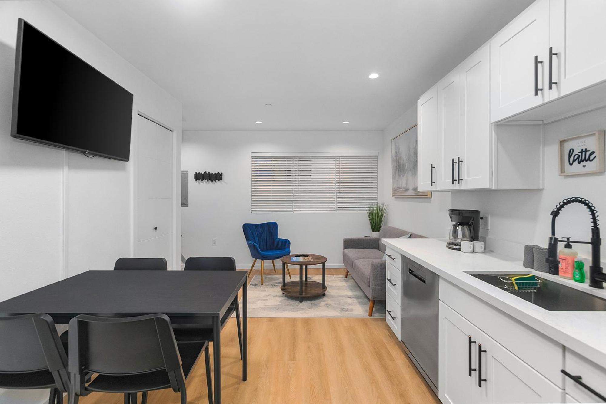 Apartment The Cloudbreak Townhome - 88 Walkscore!