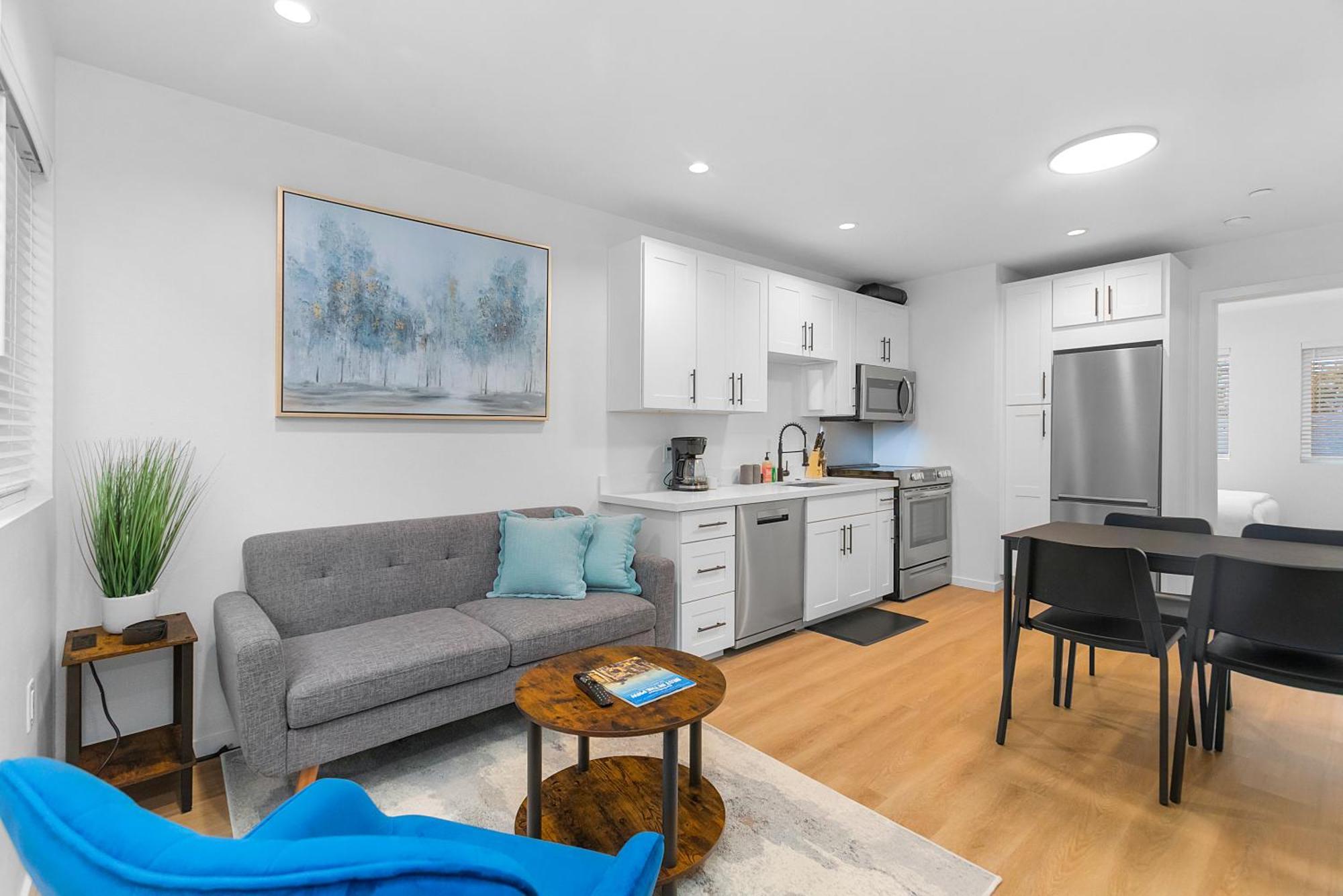 The Cloudbreak Townhome - 88 Walkscore! Apartment