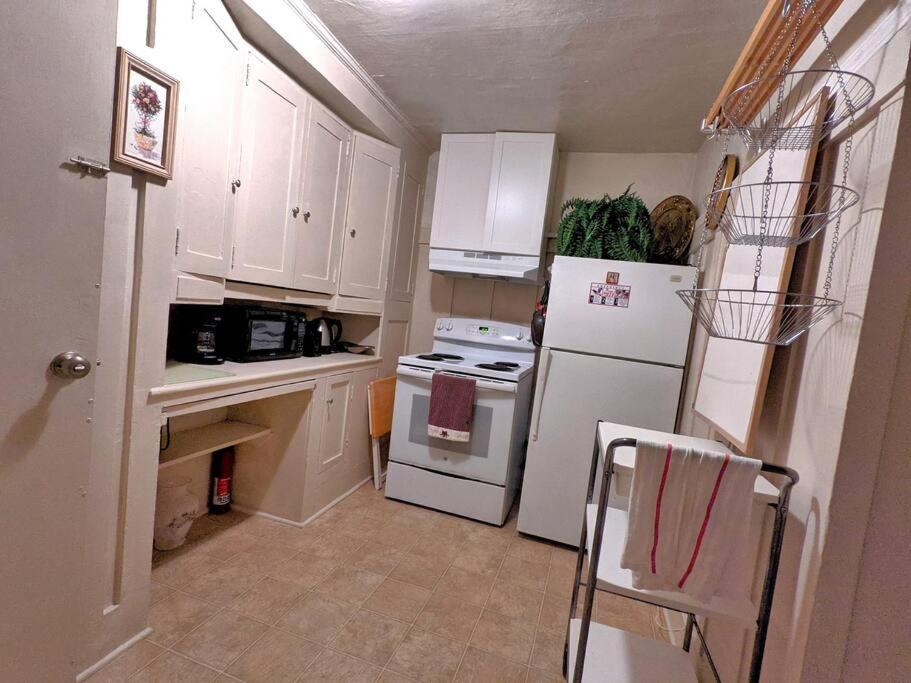 Walker Paradise #2 With 1 Permitted Street Parking In Front Holiday home