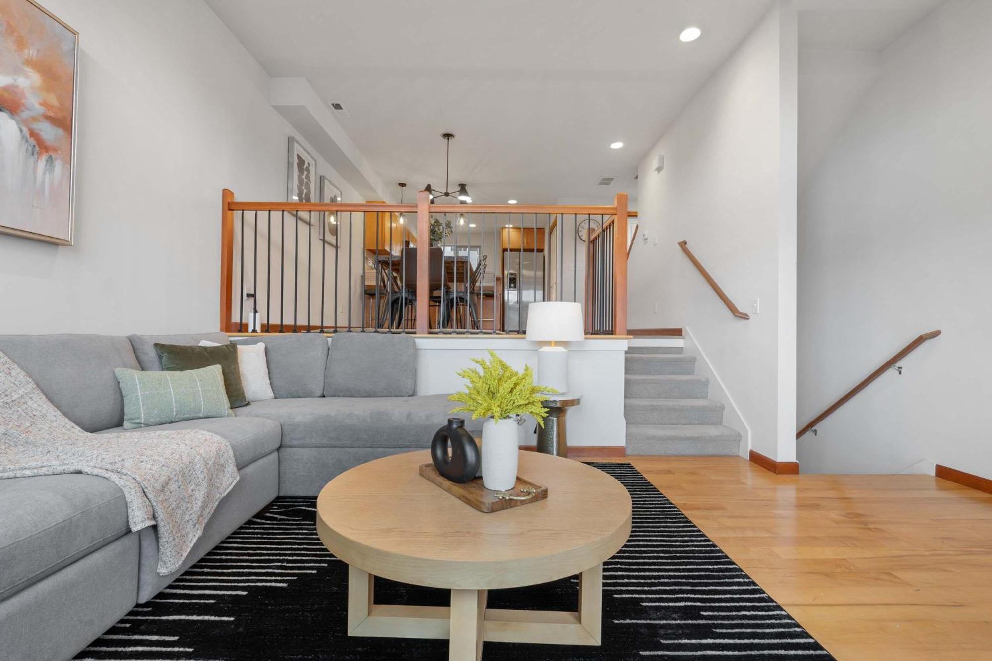Lakeview Queen Anne 3br Townhome