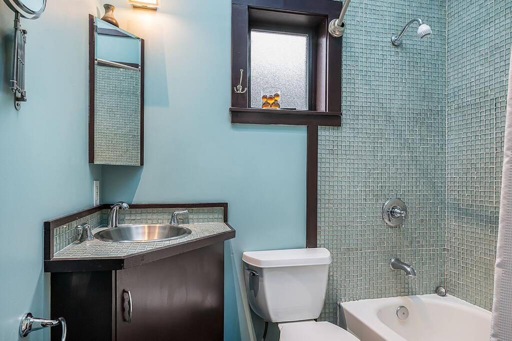 Cozy Capitol Hill Holiday home *