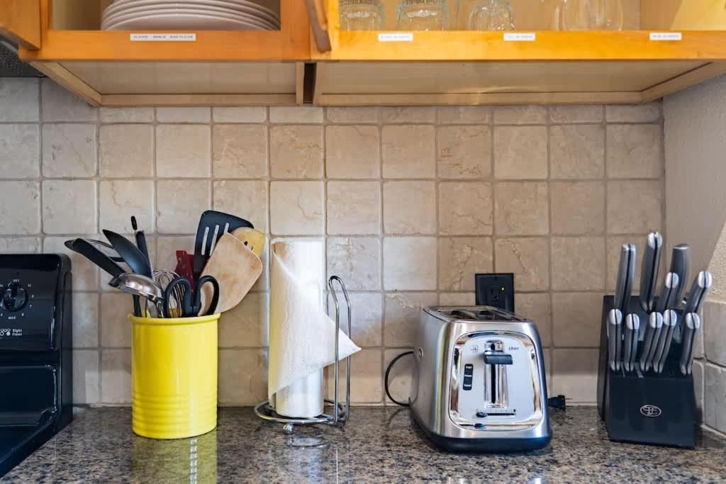 Vibrant Downtown, King Bed, Work Desk & Kitchen Seattle
