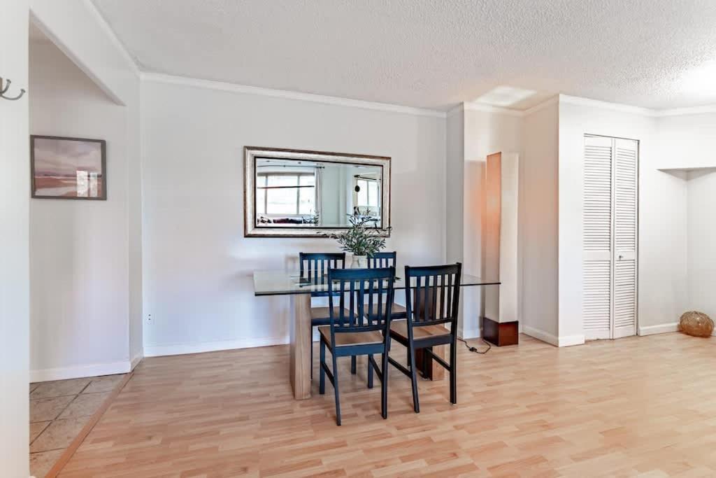 Vibrant Downtown, King Bed, Work Desk & Kitchen Holiday home Seattle