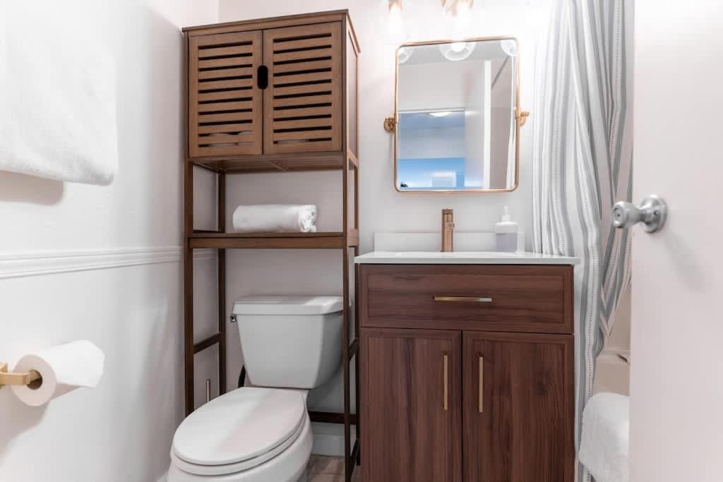 Vibrant Downtown, King Bed, Work Desk & Kitchen * Seattle