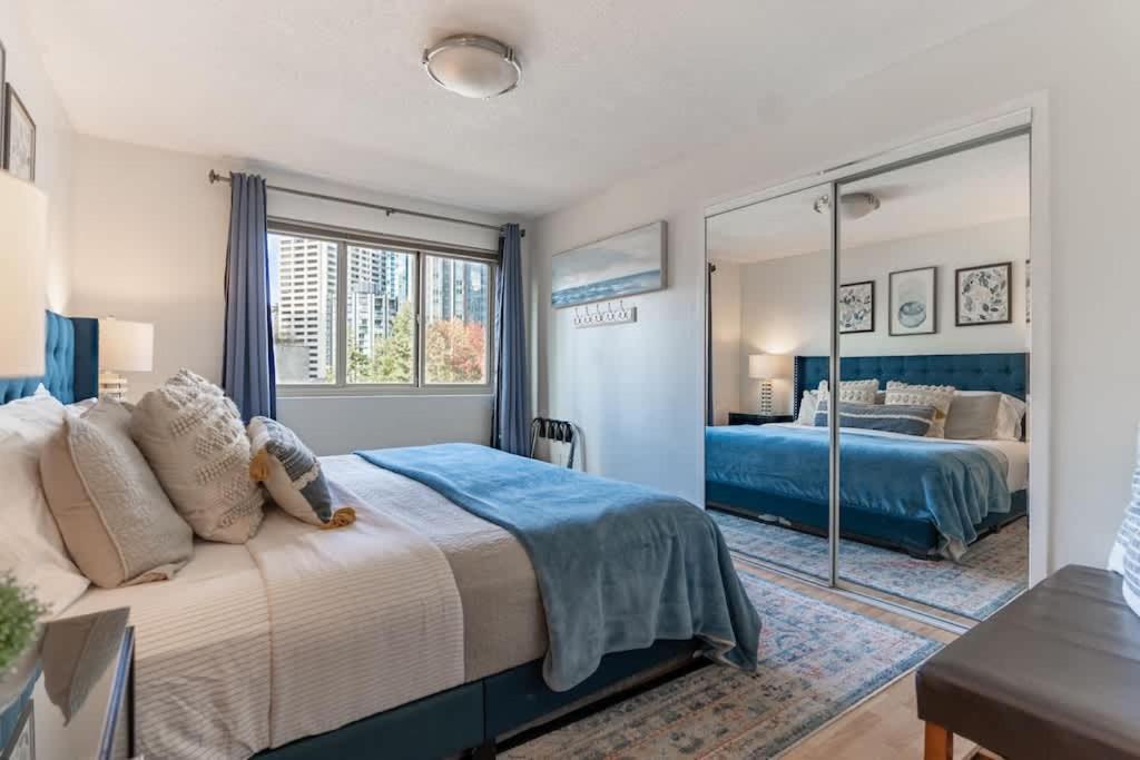 Vibrant Downtown, King Bed, Work Desk & Kitchen