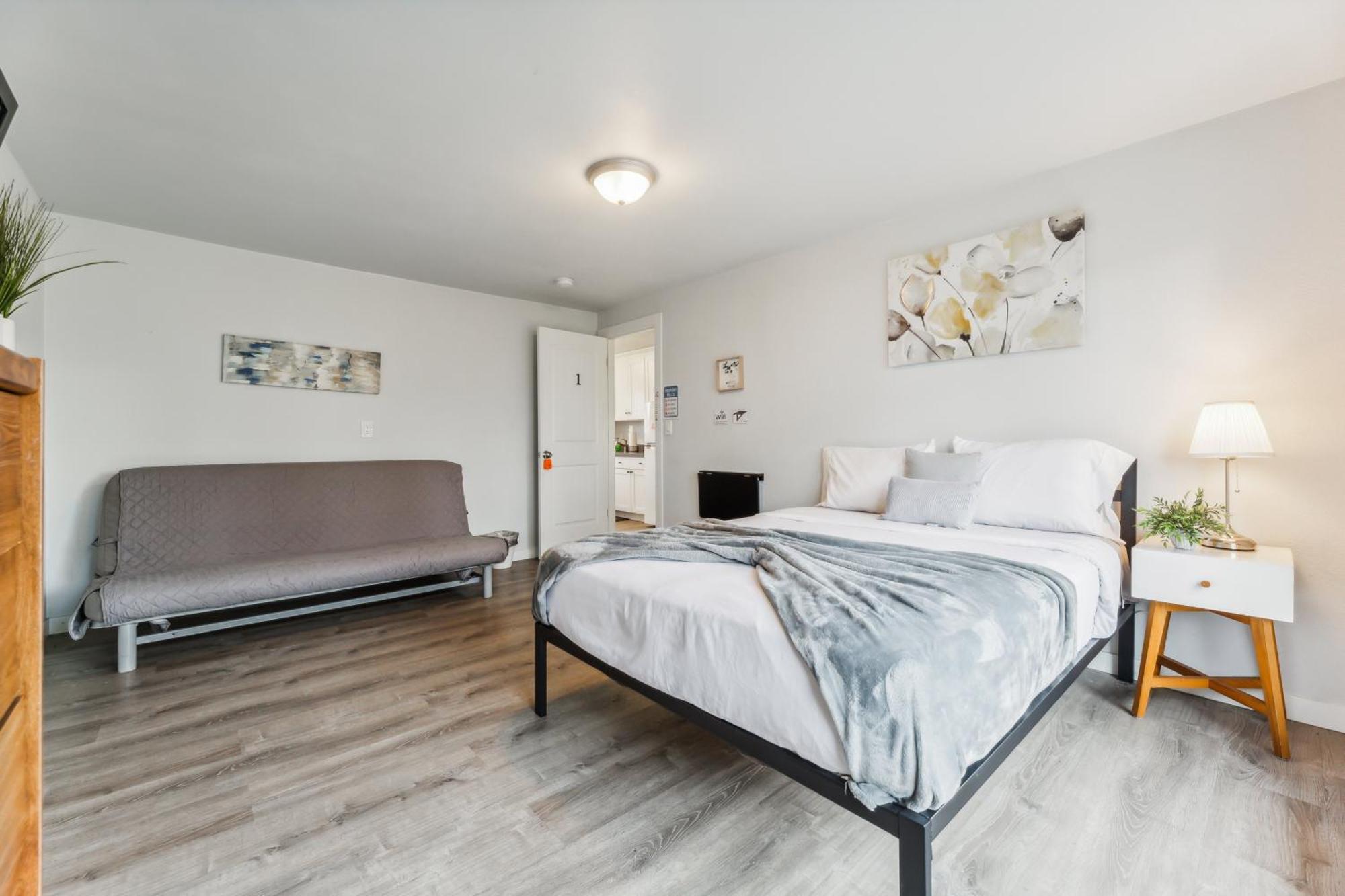 Rainier Walk To Metro Duplex Holiday home *