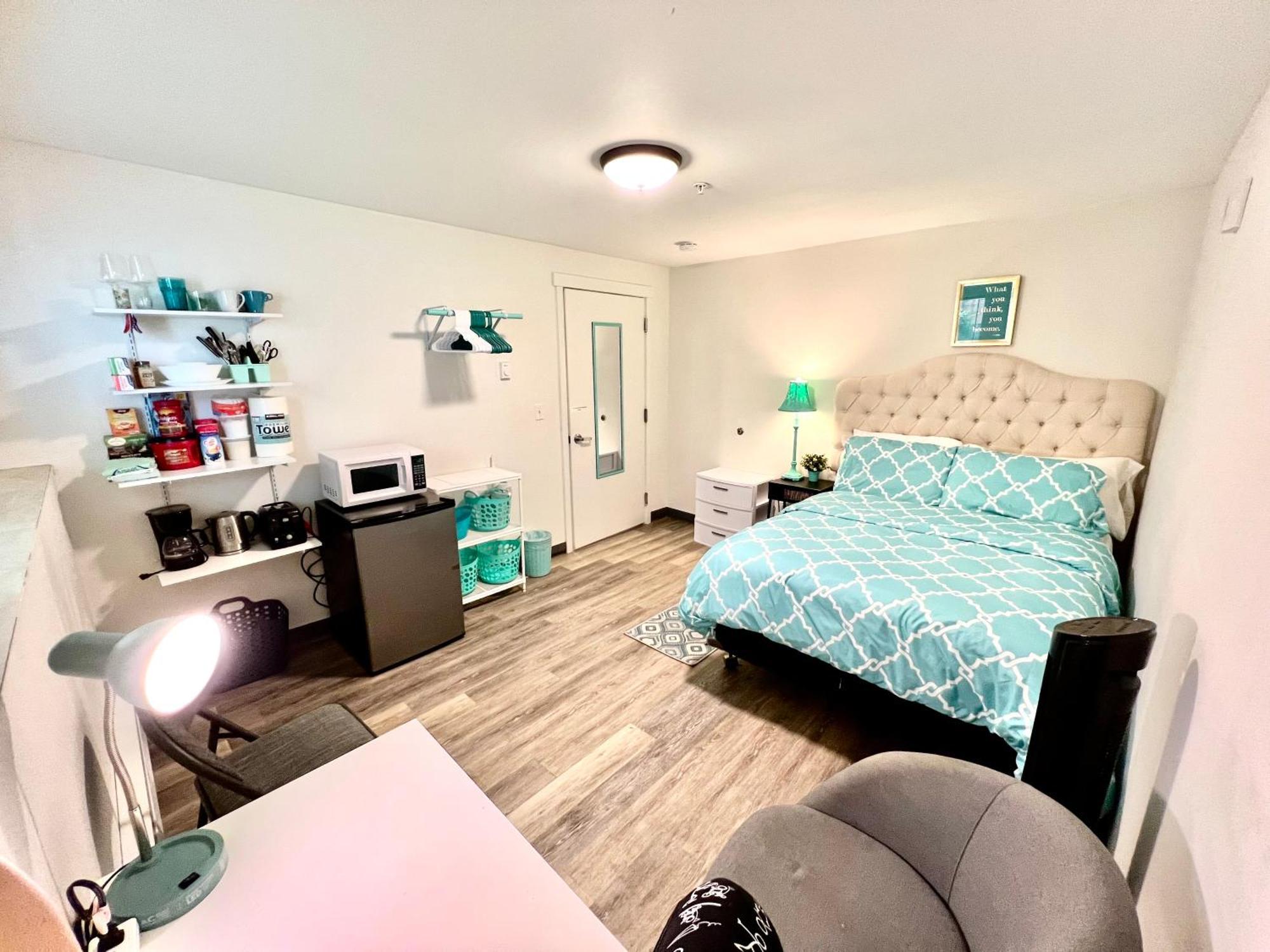 Apartment Private With Shared Bathroom With Another Unit, 10 Minutes Walk To Of Washington Seattle