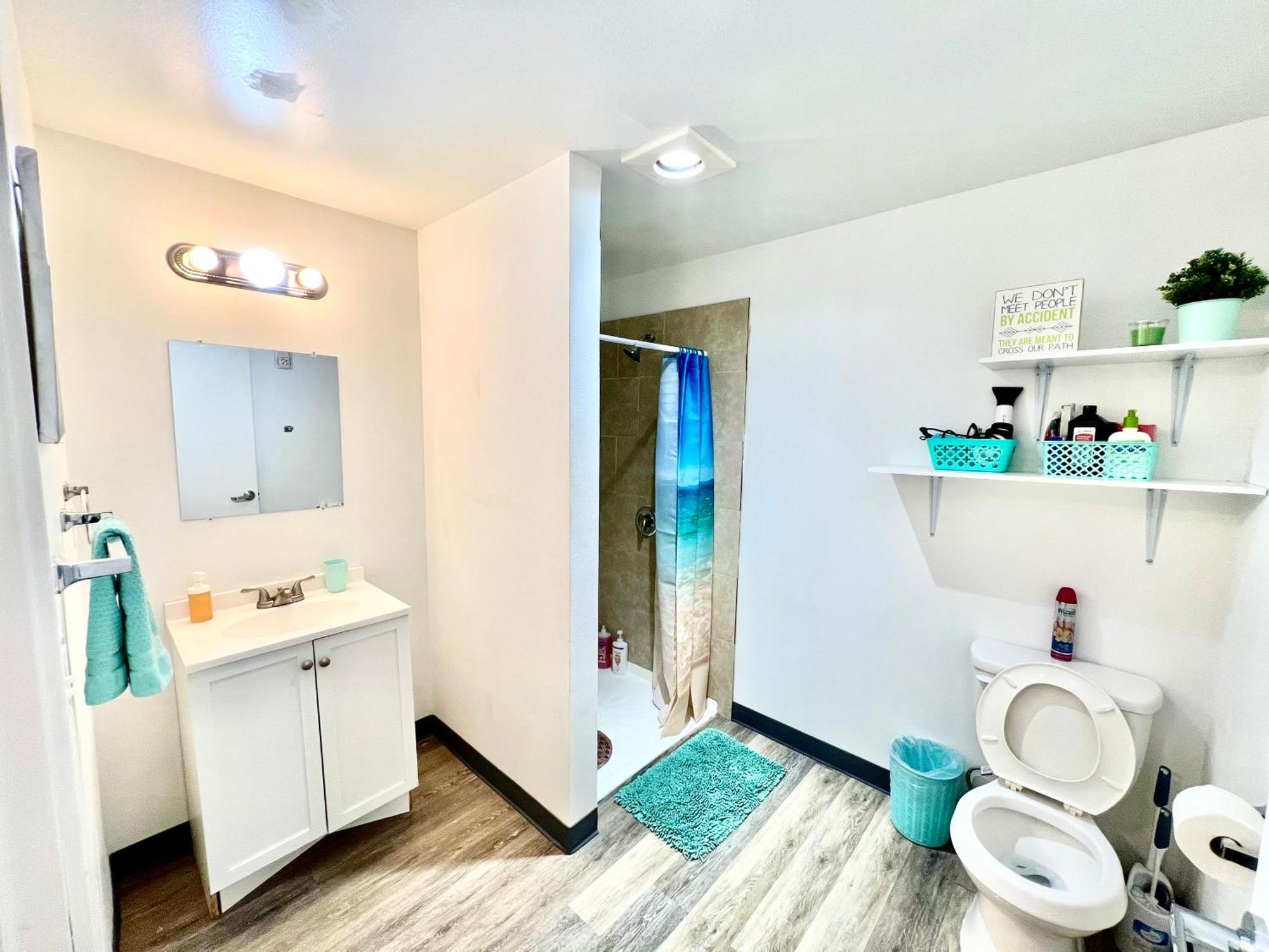 Private With Shared Bathroom With Another Unit, 10 Minutes Walk To Of Washington Apartment Seattle