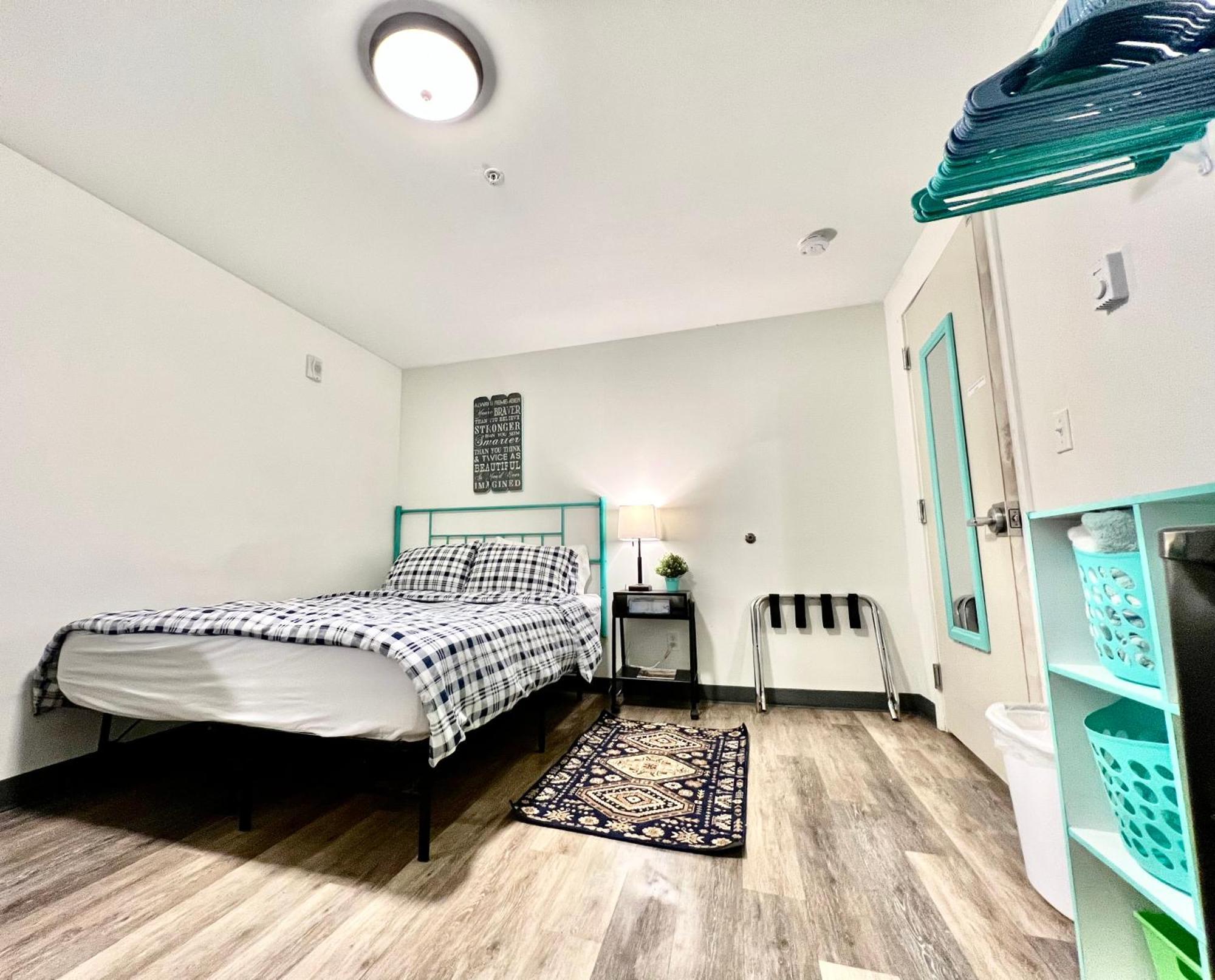 Private With Shared Bathroom With Another Unit, 10 Minutes Walk To Of Washington Apartment *
